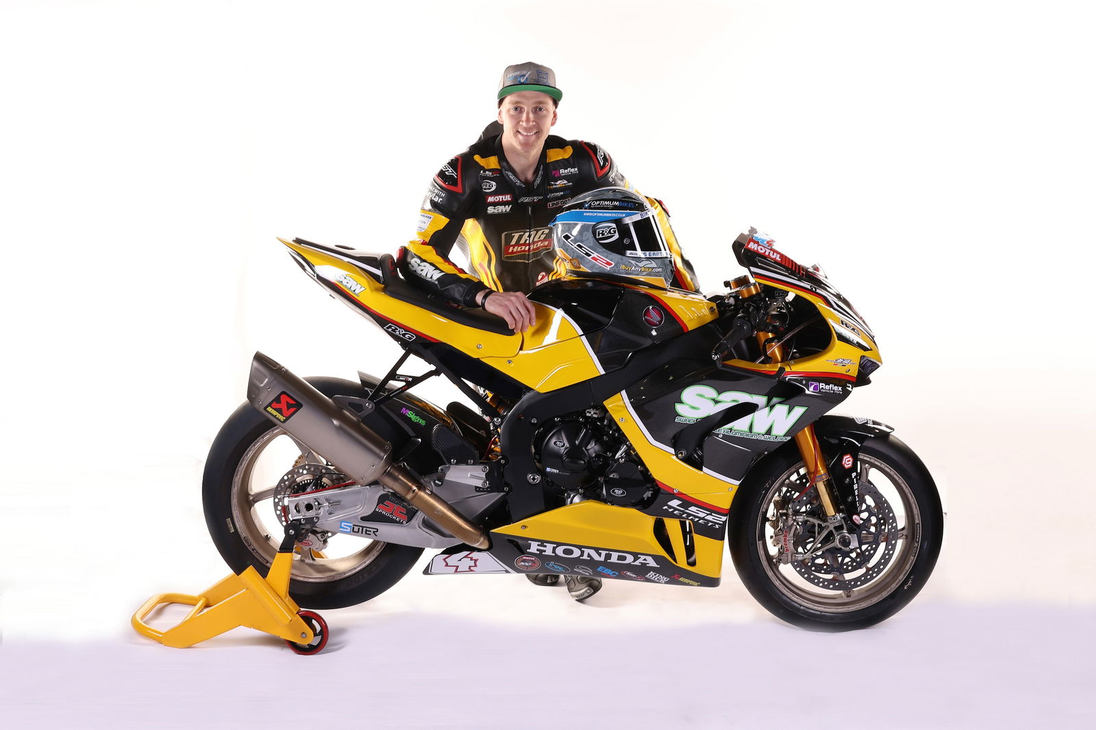 Ian Hutchinson joins Edwards 1902 Yamaha in Pirelli National Superstock